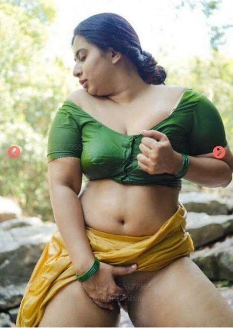 Naakte gelekte OnlyFans-foto van Nila Nambiar