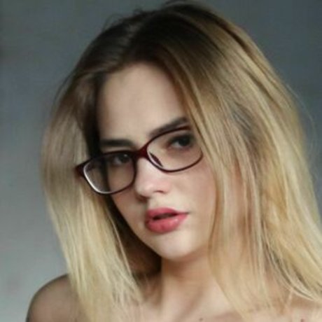 Naakte gelekte OnlyFans-foto van Masha Hitraya