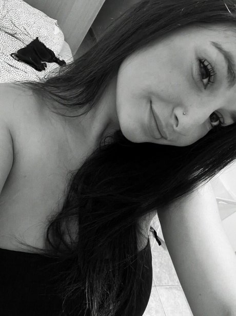 Naakte gelekte OnlyFans-foto van Narjess