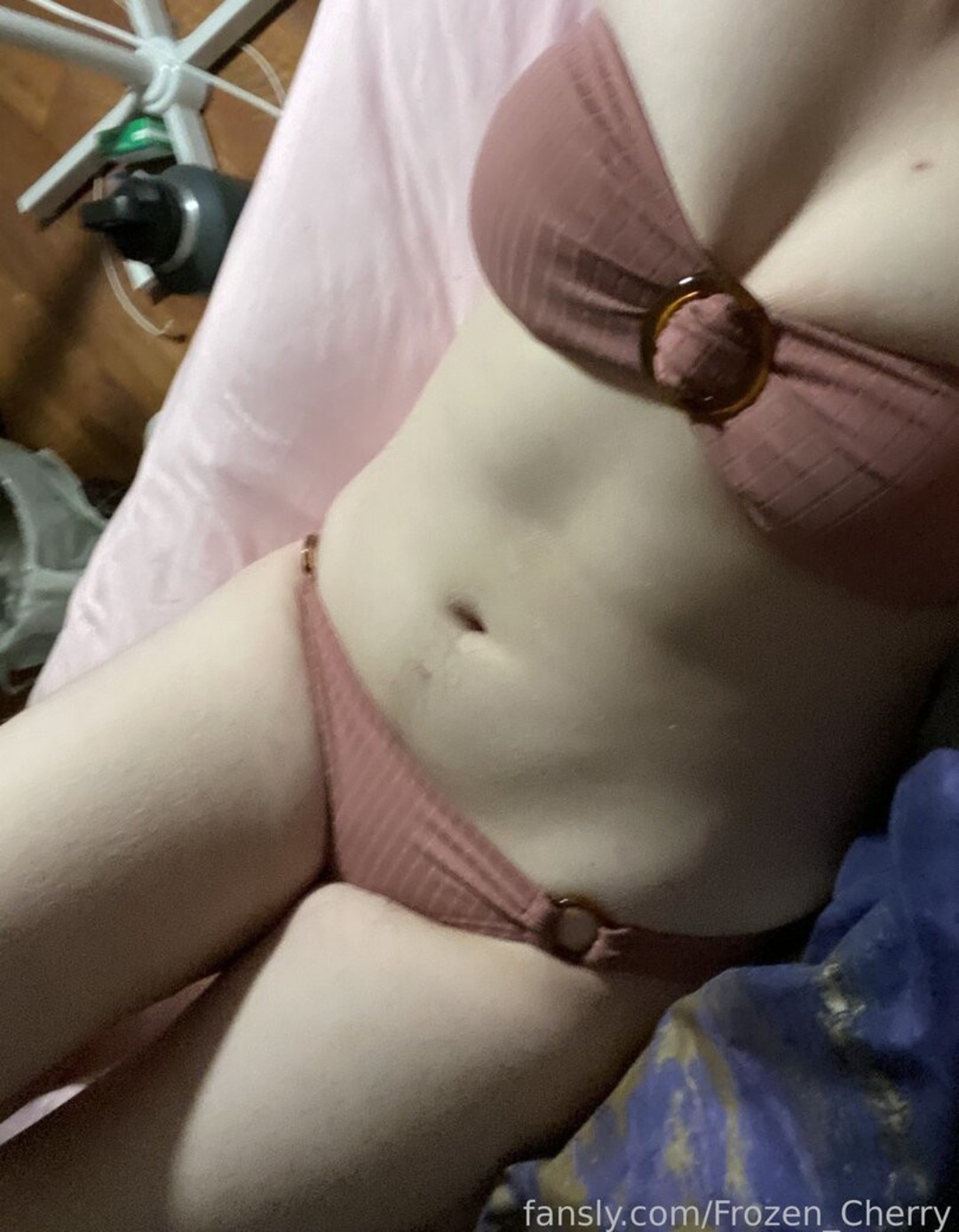 Naakte gelekte OnlyFans-foto van Frozencherry #35 Naakte gelekte OnlyFans-foto van Frozencherry #35
