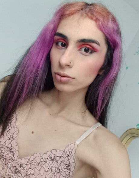 Naakte gelekte OnlyFans-foto van Luna Del Rey