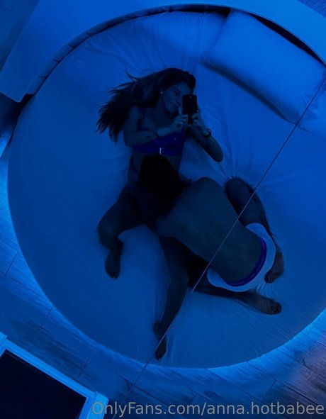 Naakte gelekte OnlyFans-foto van Annahotbabee