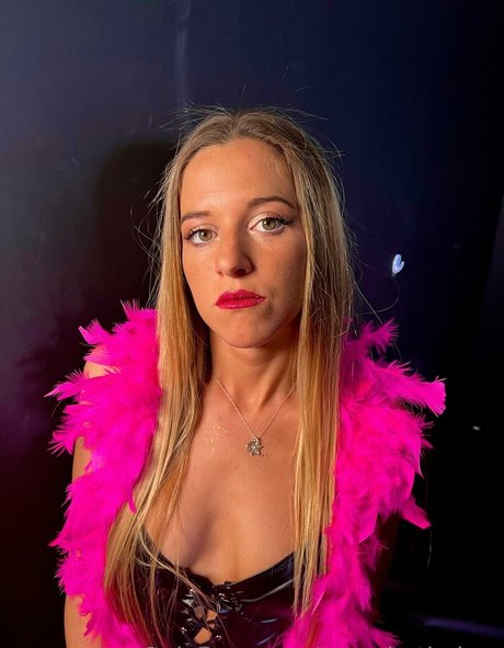 Naakte gelekte OnlyFans-foto van Annahotbabee