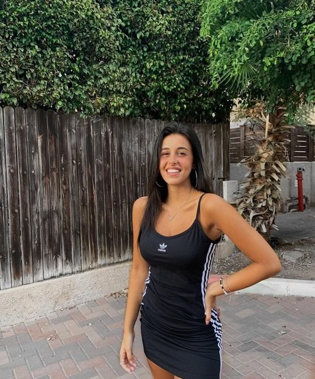 Naakte gelekte OnlyFans-foto van May Cohen