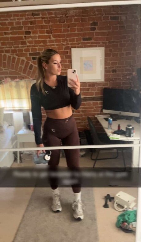 Naakte gelekte OnlyFans-foto van Hol Grace