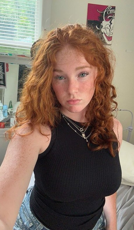 Naakte gelekte OnlyFans-foto van Kenziemahar