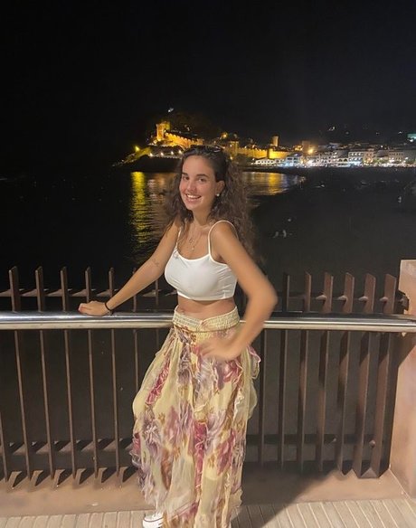 Naakte gelekte OnlyFans-foto van Bustylove