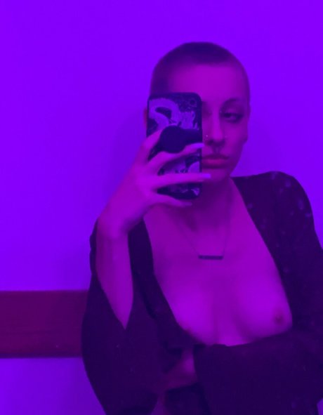 Naakte gelekte OnlyFans-foto van Thesorrowdog