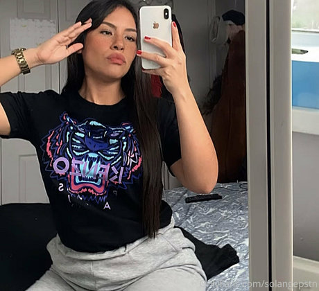 Naakte gelekte OnlyFans-foto van Solangepstn