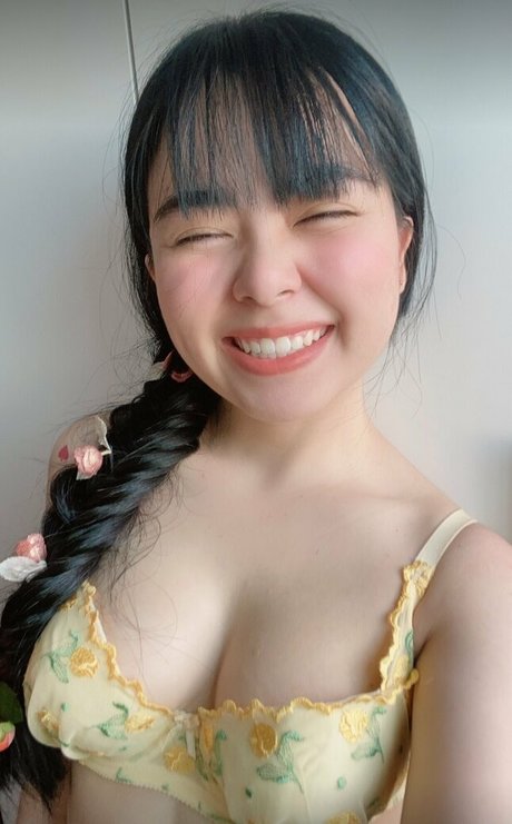 Naakte gelekte OnlyFans-foto van Estelleshiori