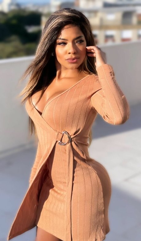 Naakte gelekte OnlyFans-foto van Jessica Apolinario