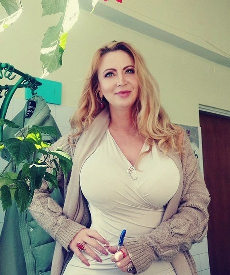 Naakte gelekte OnlyFans-foto van Berina Fati