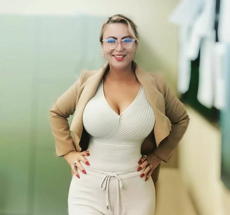 Naakte gelekte OnlyFans-foto van Berina Fati