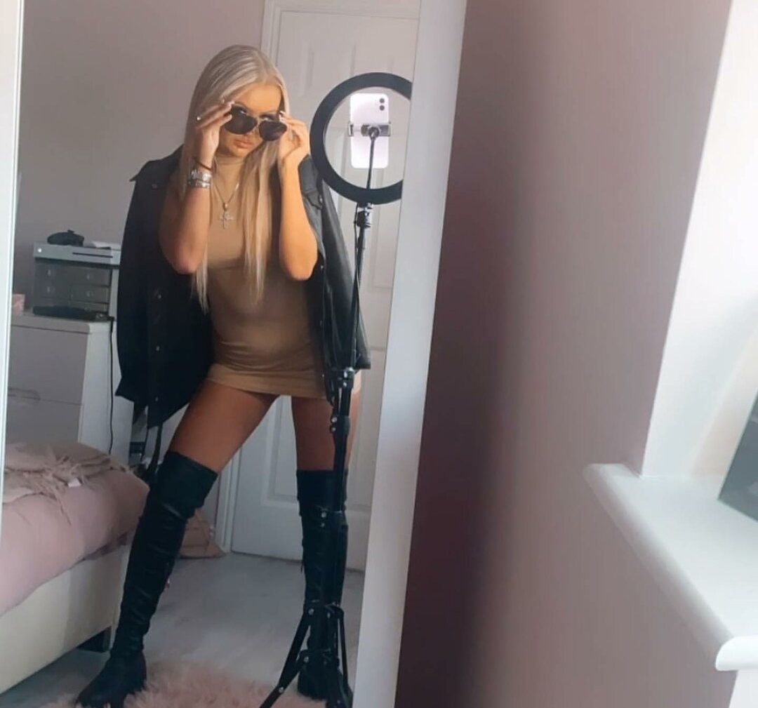 Naakte gelekte OnlyFans-foto van Lily Mcalpine #10 Naakte gelekte OnlyFans-foto van Lily Mcalpine #10