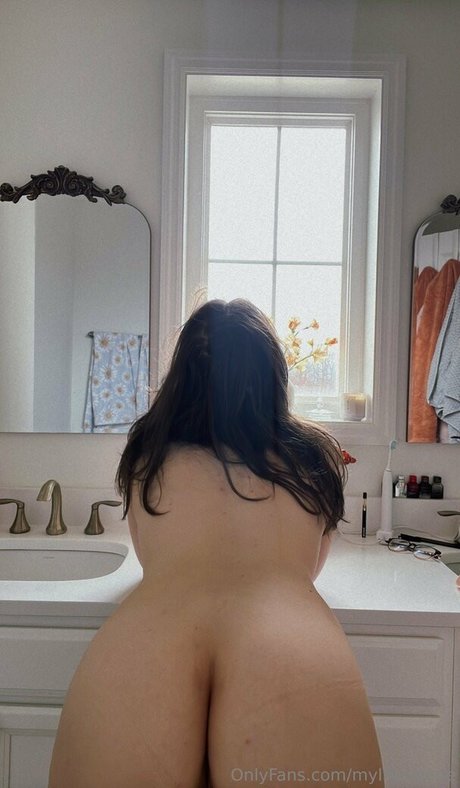 Naakte gelekte OnlyFans-foto van Mylittlepage