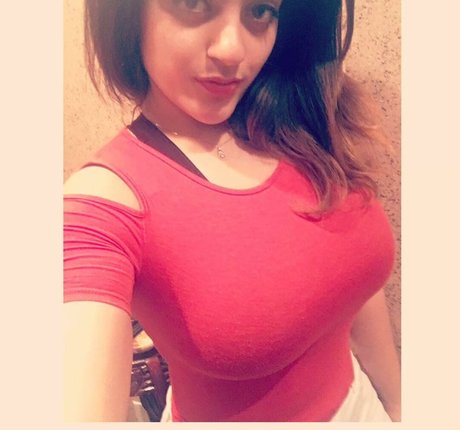 Naakte gelekte OnlyFans-foto van Maria Sharrad