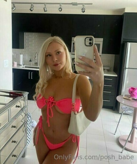 Naakte gelekte OnlyFans-foto van Poshbabe