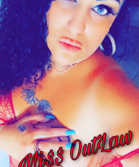 Naakte gelekte OnlyFans-foto van Missoutlawakaladyk