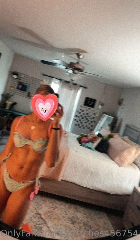 Naakte gelekte OnlyFans-foto van Peaches456754
