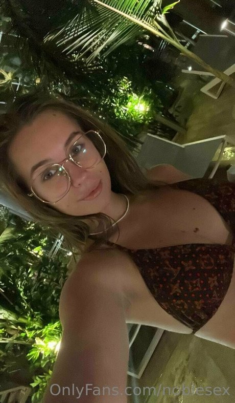 Naakte gelekte OnlyFans-foto van Noblesex