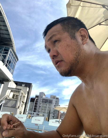 Naakte gelekte OnlyFans-foto van Wildboargiant