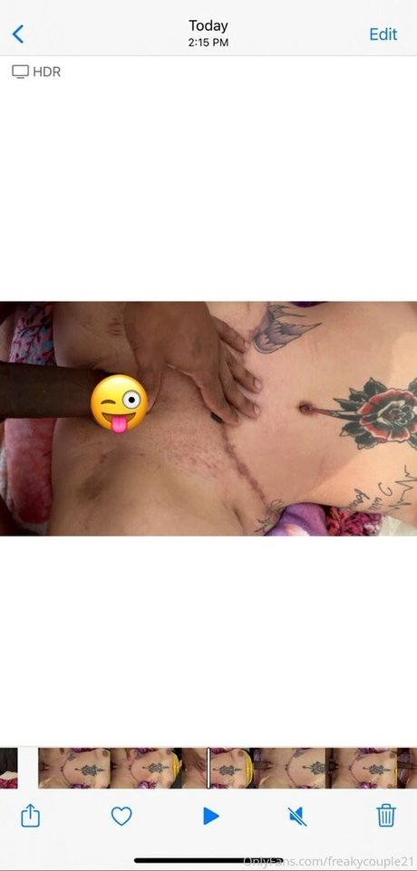 Naakte gelekte OnlyFans-foto van Freakycouple21