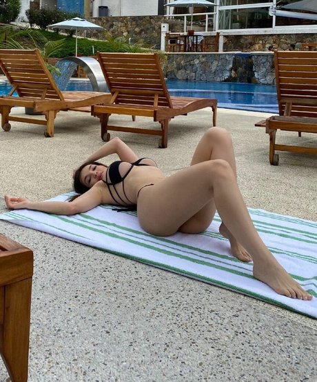 Naakte gelekte OnlyFans-foto van Rosiccont