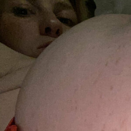 Naakte gelekte OnlyFans-foto van Curvykgirl