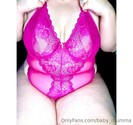 Naakte gelekte OnlyFans-foto van Babymumma