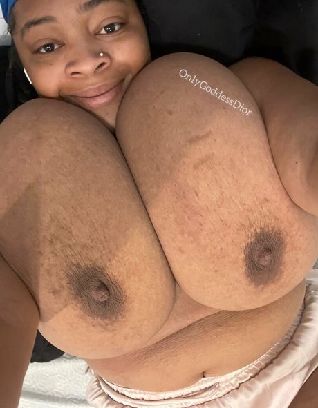 Naakte gelekte OnlyFans-foto van Goddessdior
