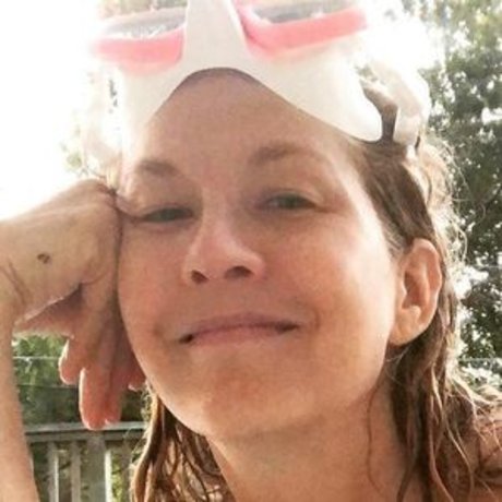 Naakte gelekte OnlyFans-foto van Jenna Elfman