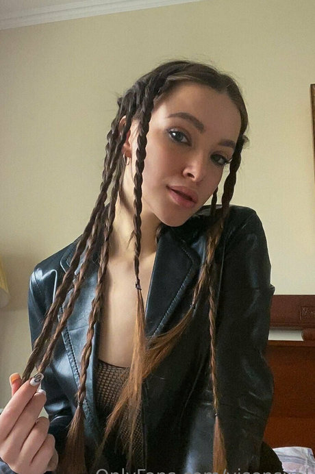 Naakte gelekte OnlyFans-foto van Visensual