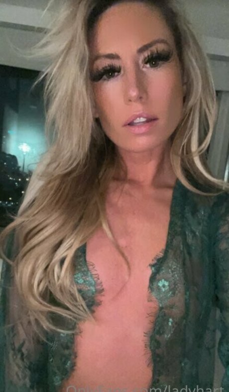 Naakte gelekte OnlyFans-foto van Ladyhart