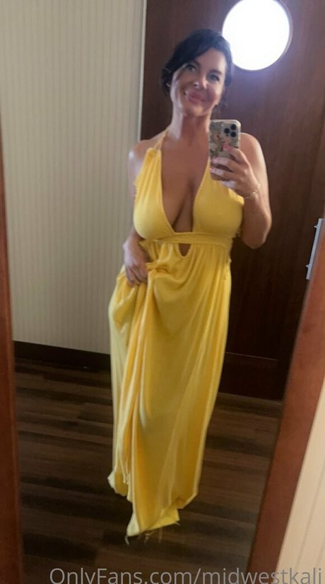 Naakte gelekte OnlyFans-foto van Midwestkali