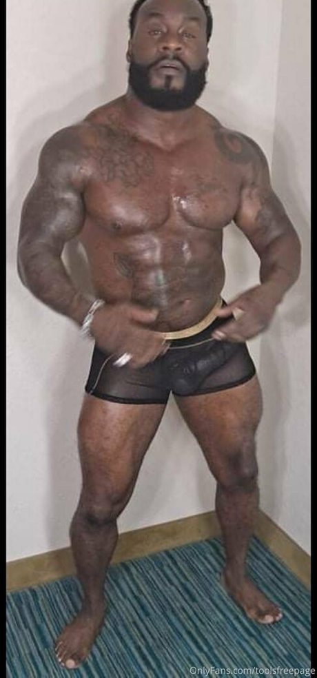 Naakte gelekte OnlyFans-foto van Toolsfreepage