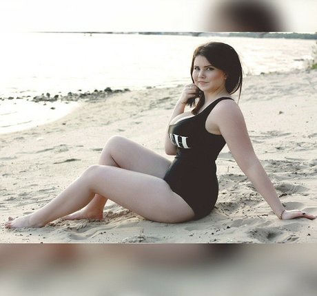 Naakte gelekte OnlyFans-foto van Anna Bernadi