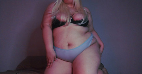 Naakte gelekte OnlyFans-foto van Sselinamae