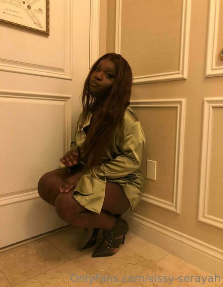Naakte gelekte OnlyFans-foto van Sissyserayah