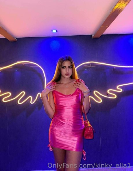 Naakte gelekte OnlyFans-foto van Kinkyella1