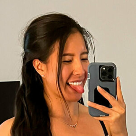 Naakte gelekte OnlyFans-foto van Amy Luong