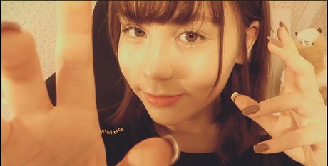 Naakte gelekte OnlyFans-foto van Asmr Bluekatie