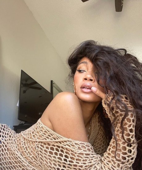 Naakte gelekte OnlyFans-foto van Taiaysha