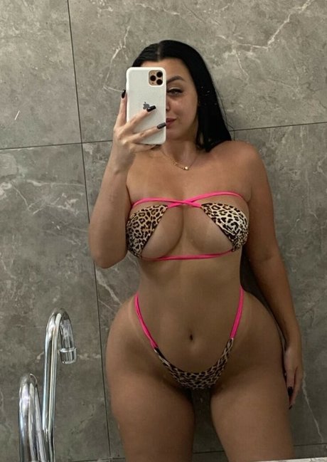 Naakte gelekte OnlyFans-foto van Aryane Casadei