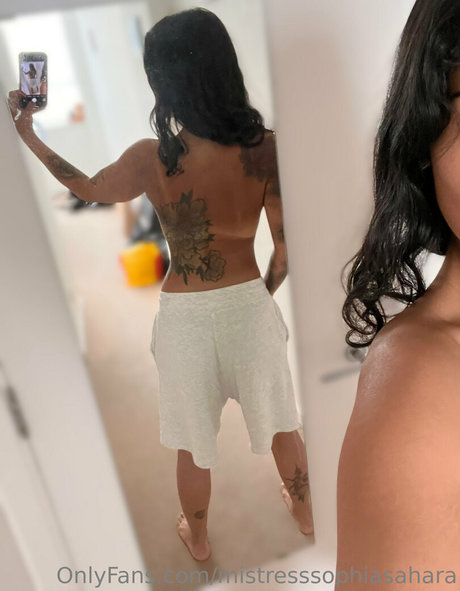 Naakte gelekte OnlyFans-foto van Mistresssophiasahara