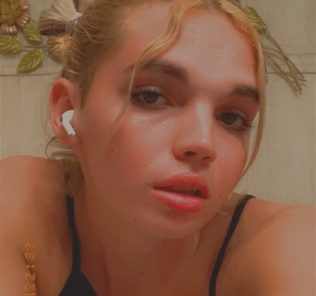 Naakte gelekte OnlyFans-foto van Angelemhr