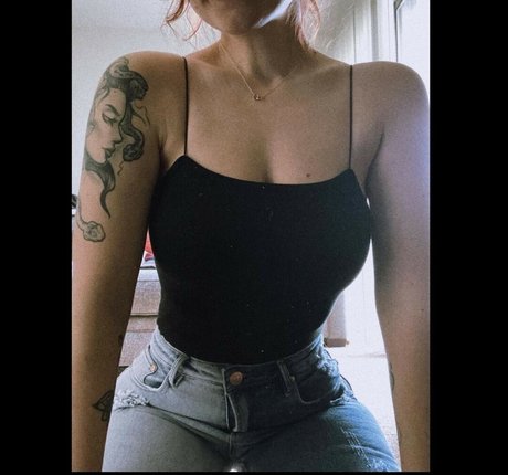 Naakte gelekte OnlyFans-foto van Kaytlin Lovely