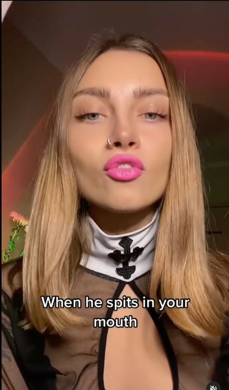 Naakte gelekte OnlyFans-foto van Cosnelly