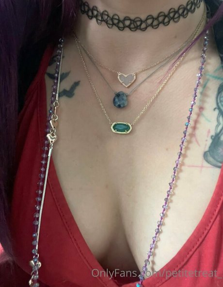 Naakte gelekte OnlyFans-foto van Petitetreat