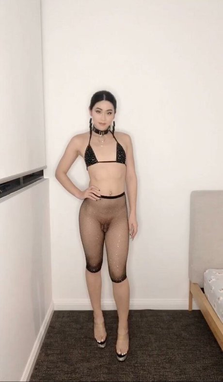 Naakte gelekte OnlyFans-foto van Khloe Kiss