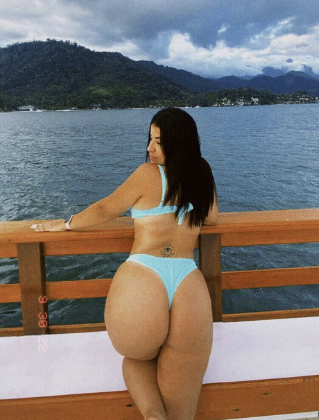 Naakte gelekte OnlyFans-foto van Lisandra Bonatti